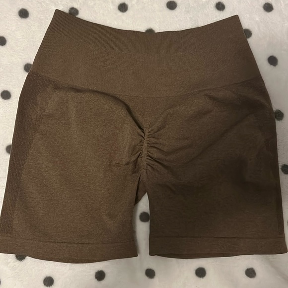 Brand New Brown Scrunch Butt Shorts - Picture 1 of 2